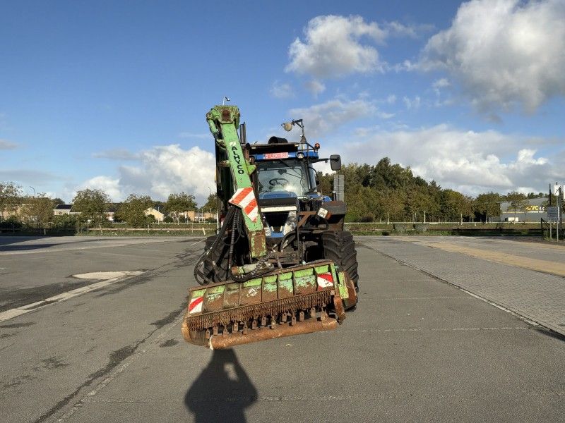 2015 New Holland T7.220 4WD SA Traktor mit Allradantrieb und Auslegermäher