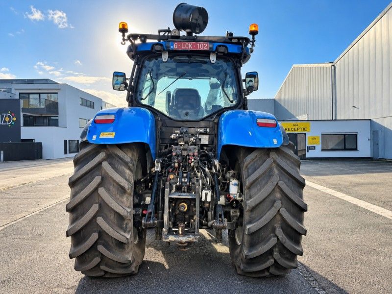 2015 New Holland T7.220 4WD SA Traktor mit Allradantrieb und Auslegermäher