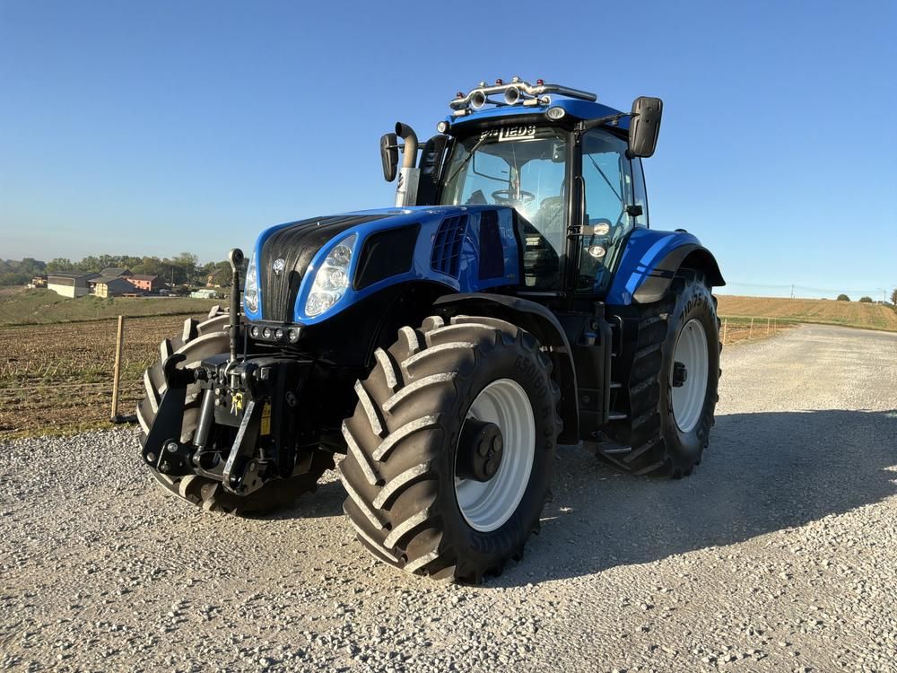 2016 New Holland T8.420 Farm Tractor