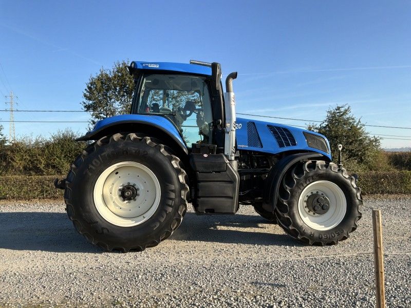 2016 New Holland T8.420 Farm Tractor