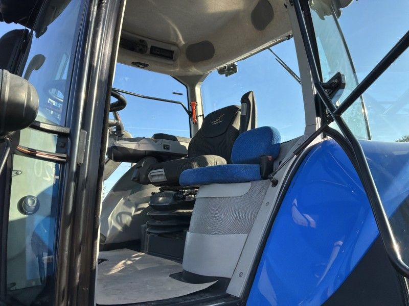 2016 New Holland T8.420 Farm Tractor