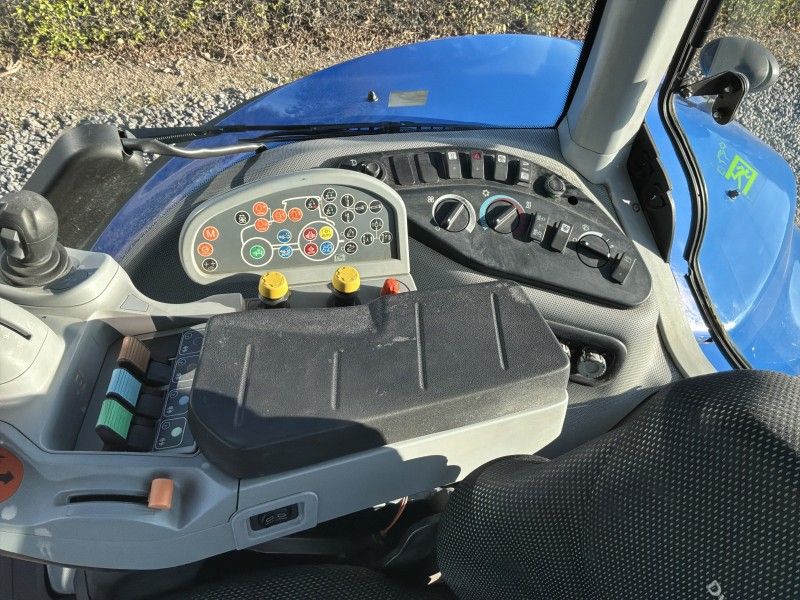 2016 New Holland T8.420 Farm Tractor
