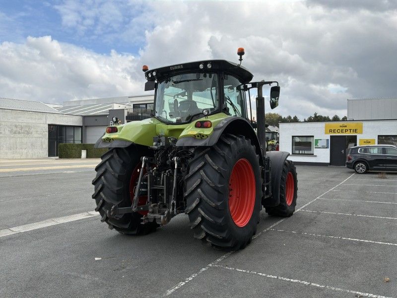 Claas 830 Axion Vierwielaangedreven tractor