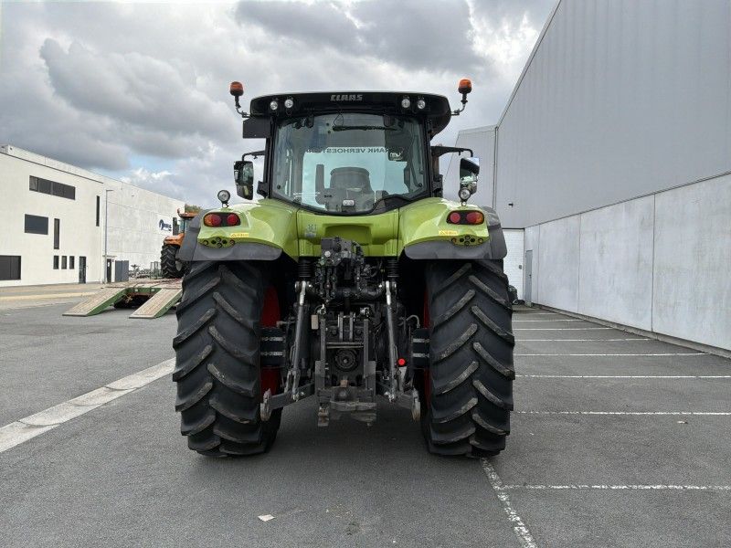 Claas 830 Axion Vierwielaangedreven tractor