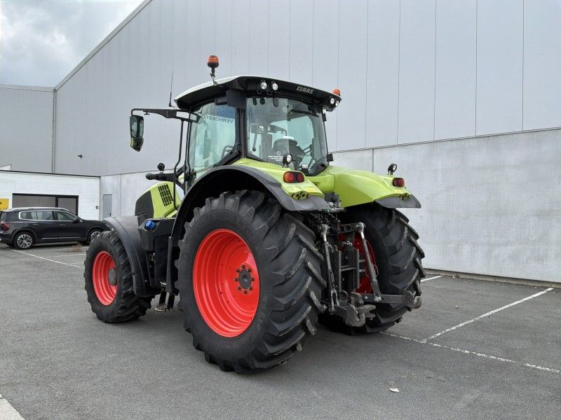 Claas 830 Axion Vierwielaangedreven tractor