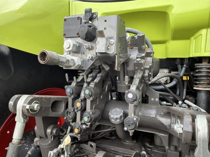 Claas 830 Axion Vierwielaangedreven tractor