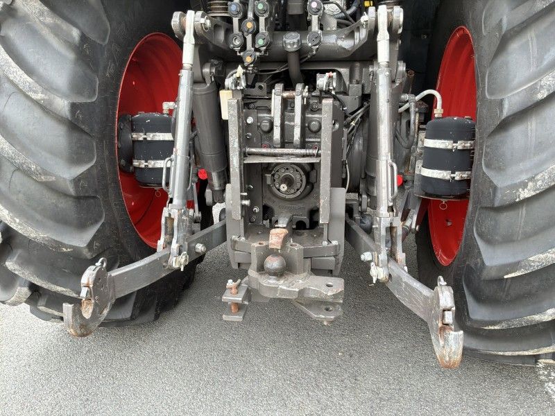 Claas 830 Axion Vierwielaangedreven tractor