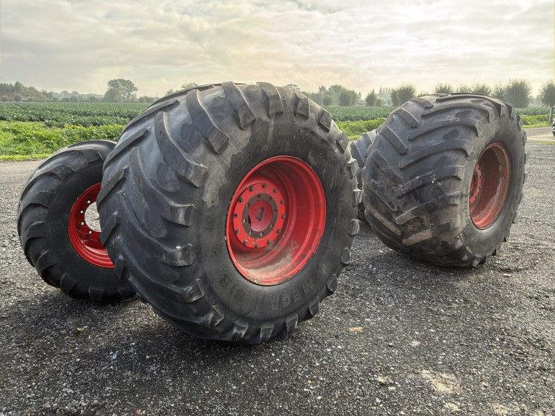 Michelin Mega X Bib tire on rim (4x)