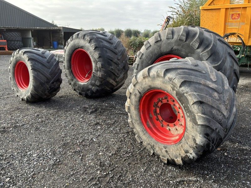 Michelin Mega X Bib tire on rim (4x)