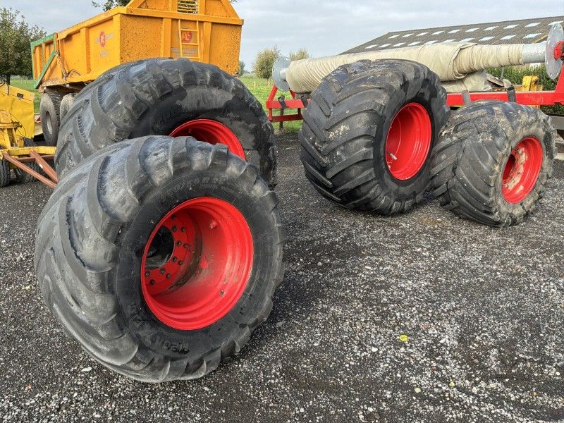 Michelin Mega X Bib tire on rim (4x)