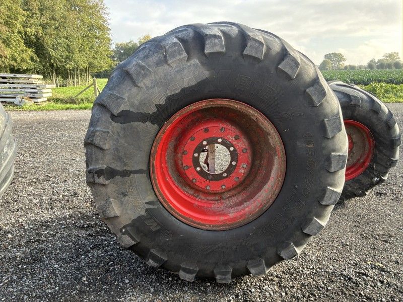 Michelin Mega X Bib tire on rim (4x)