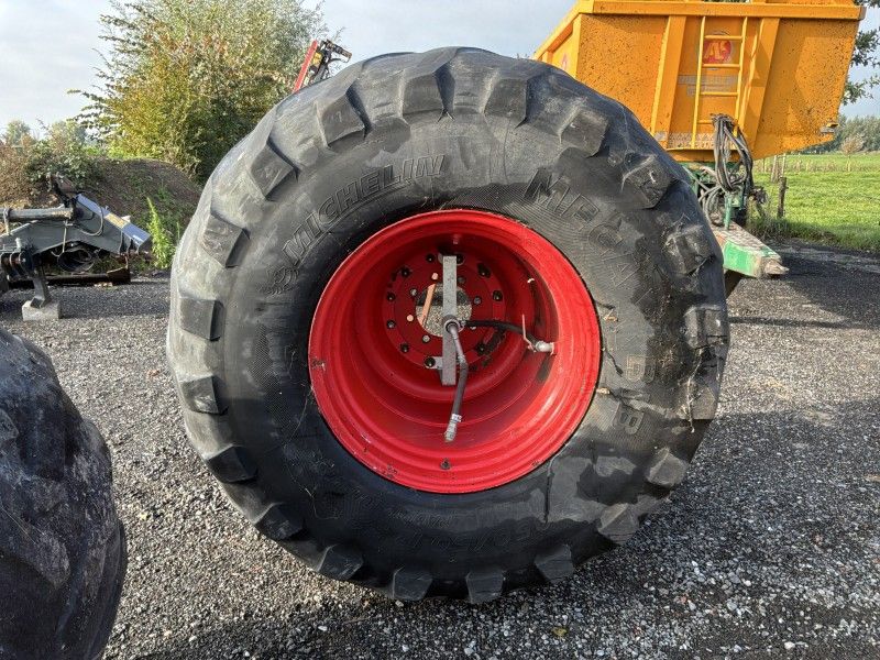 Michelin Mega X Bib tire on rim (4x)