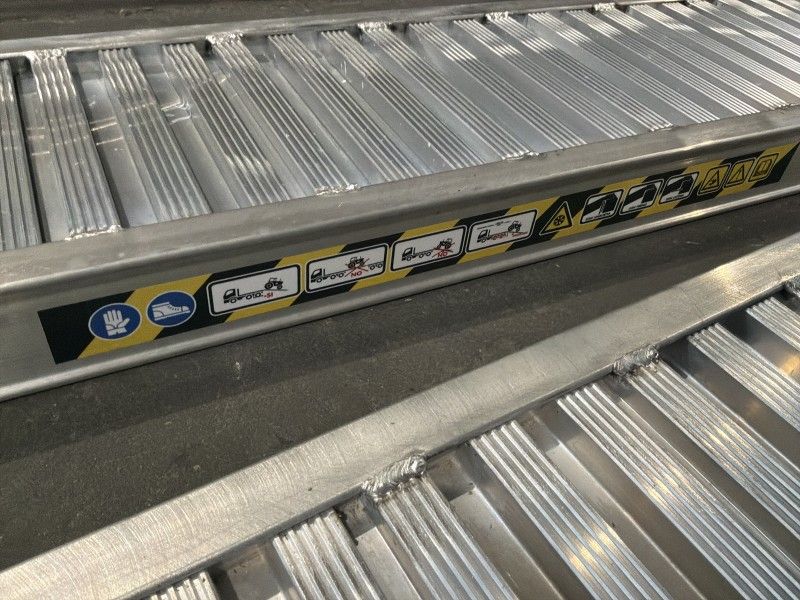 Aluminium-Auffahrrampen mit Kante (unbenutzt) (2 Stück)