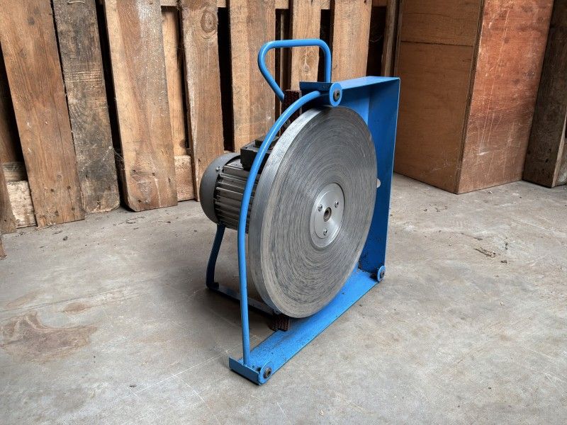 Razor sharpening machine