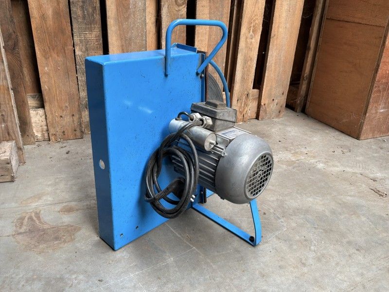 Razor sharpening machine