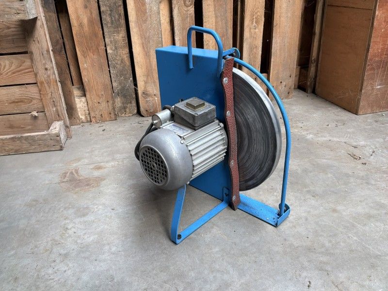 Razor sharpening machine