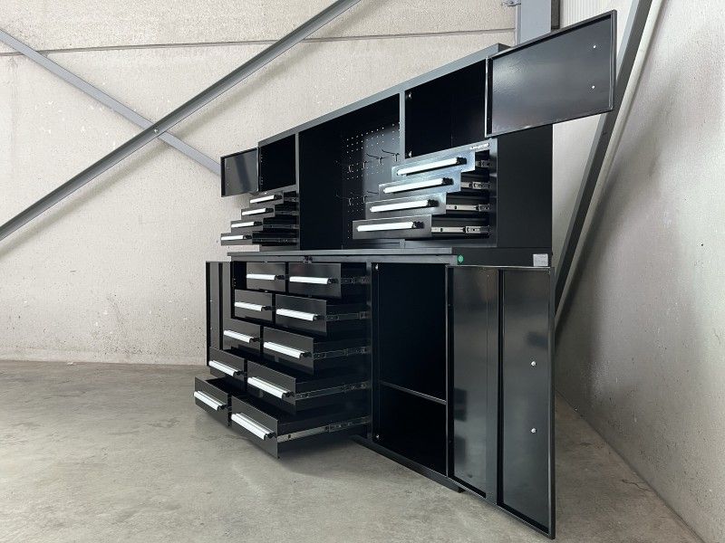 Metal workbench (FH18)
