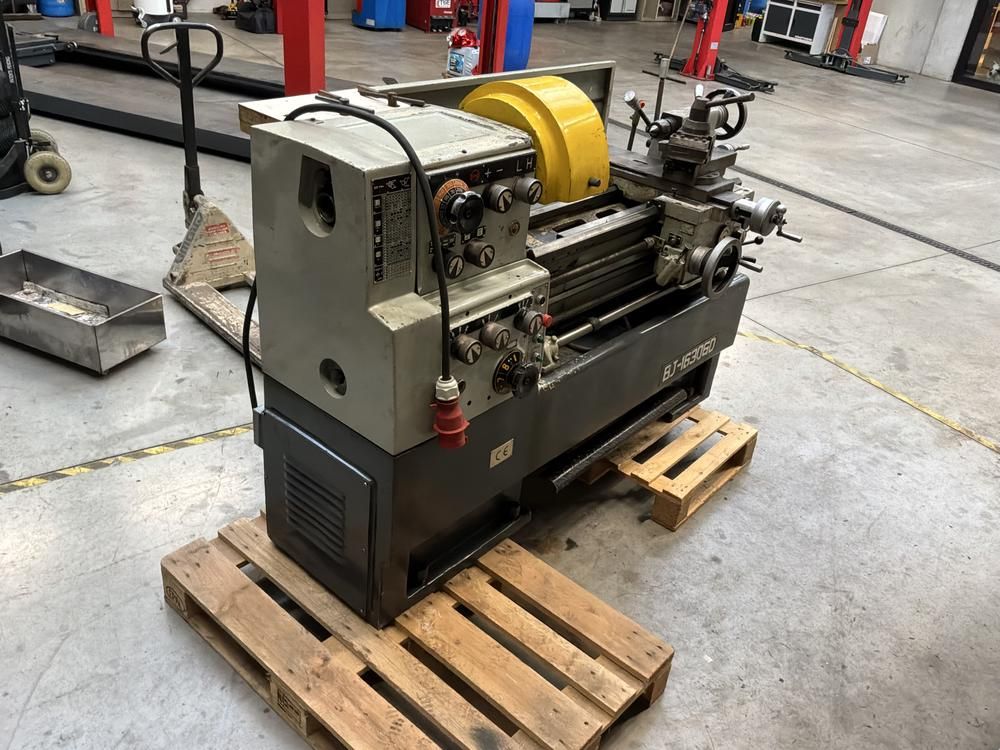 LH BJ-1630GD Drehmaschine
