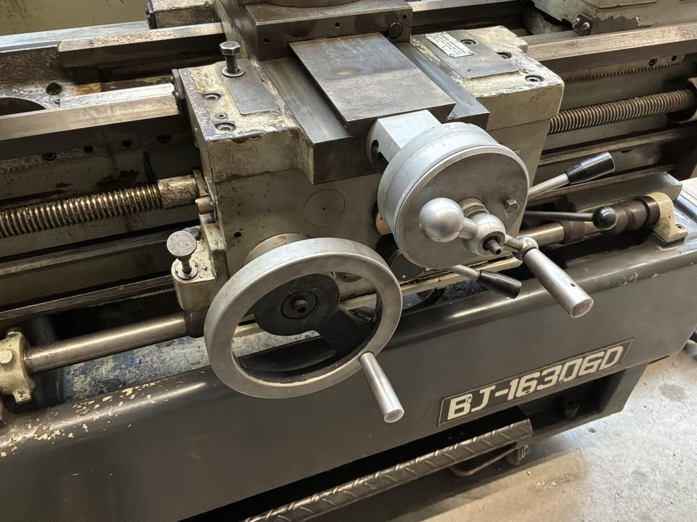 LH BJ-1630GD Drehmaschine