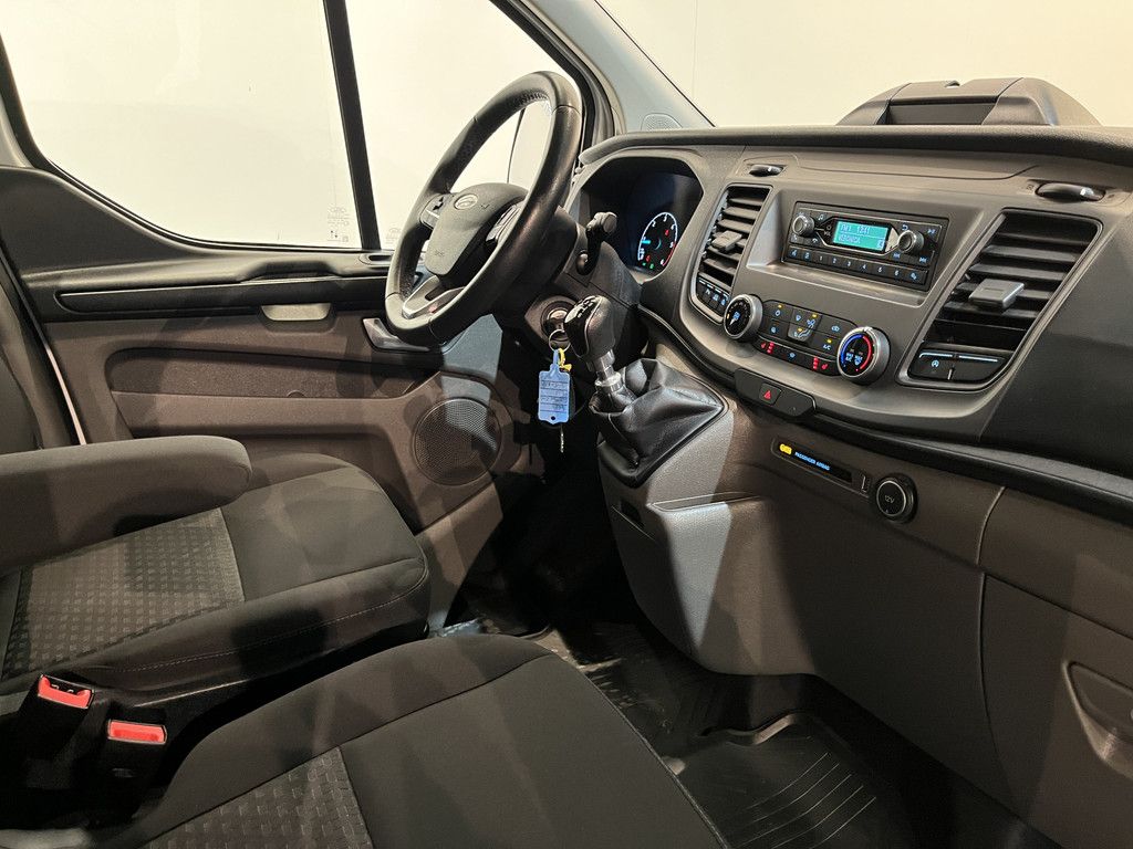 Ford Transit Custom 320 2.0 TDCI L1H1 Trend 130 PK / Euro 6 / Airco / Cruise Control / Trekhaak / PDC / Klep / 3-Zits / 58.200 KM !!