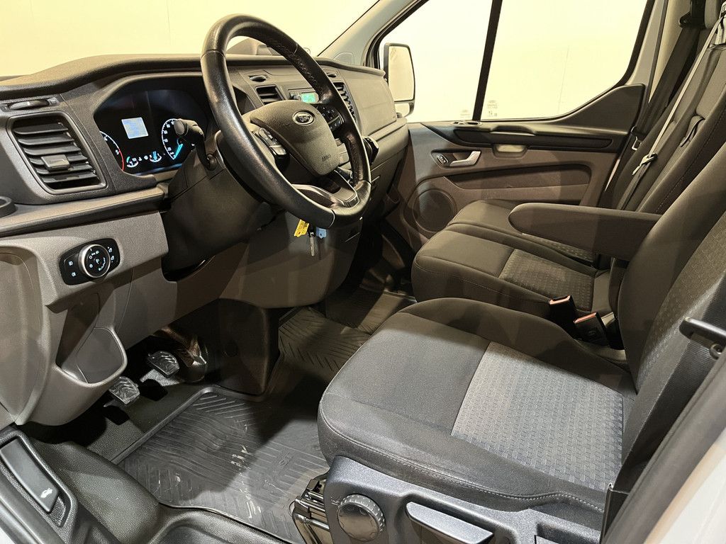 Ford Transit Custom 320 2.0 TDCI L1H1 Trend 130 PK / Euro 6 / Airco / Cruise Control / Trekhaak / PDC / Klep / 3-Zits / 58.200 KM !!