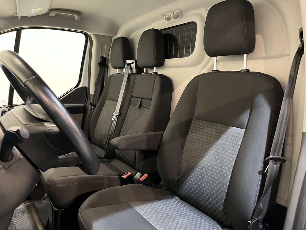 Ford Transit Custom 320 2.0 TDCI L1H1 Trend 130 PK / Euro 6 / Airco / Cruise Control / Trekhaak / PDC / Klep / 3-Zits / 58.200 KM !!
