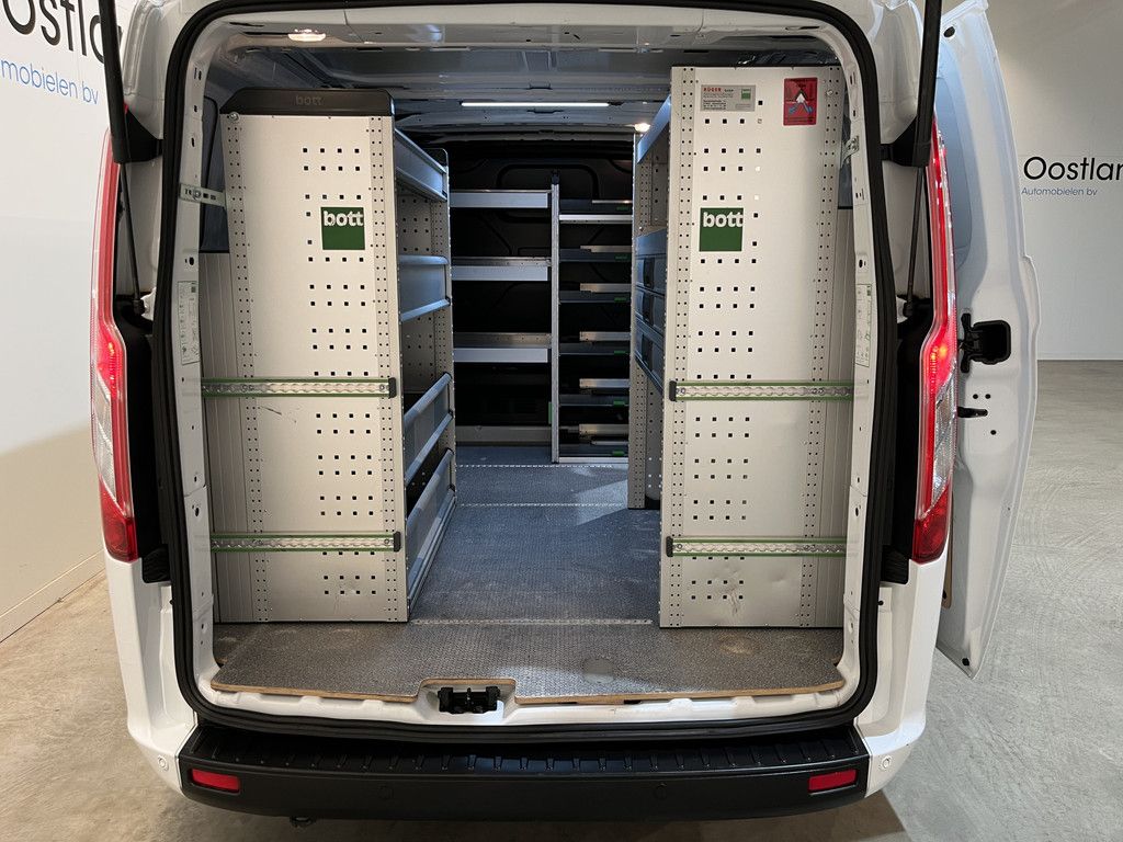 Ford Transit Custom 2.0 TDCI L1H1 Trend 130 PK / Servicebus / Bott Inrichting / Euro 6 / Schuifdeur L+R / Airco / CarPlay / Cruise Control / Camera / Navigatie / Klep / 3-Zits