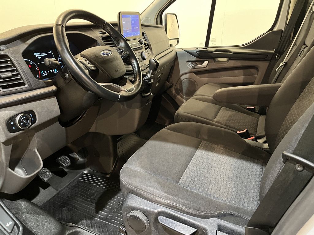 Ford Transit Custom 2.0 TDCI L1H1 Trend 130 PK / Servicebus / Bott Inrichting / Euro 6 / Schuifdeur L+R / Airco / CarPlay / Cruise Control / Camera / Navigatie / Klep / 3-Zits