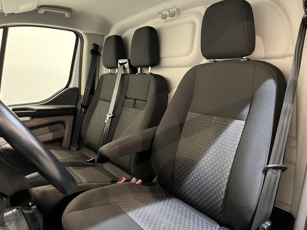 Ford Transit Custom 2.0 TDCI L1H1 Trend 130 PK / Servicebus / Bott Inrichting / Euro 6 / Schuifdeur L+R / Airco / CarPlay / Cruise Control / Camera / Navigatie / Klep / 3-Zits