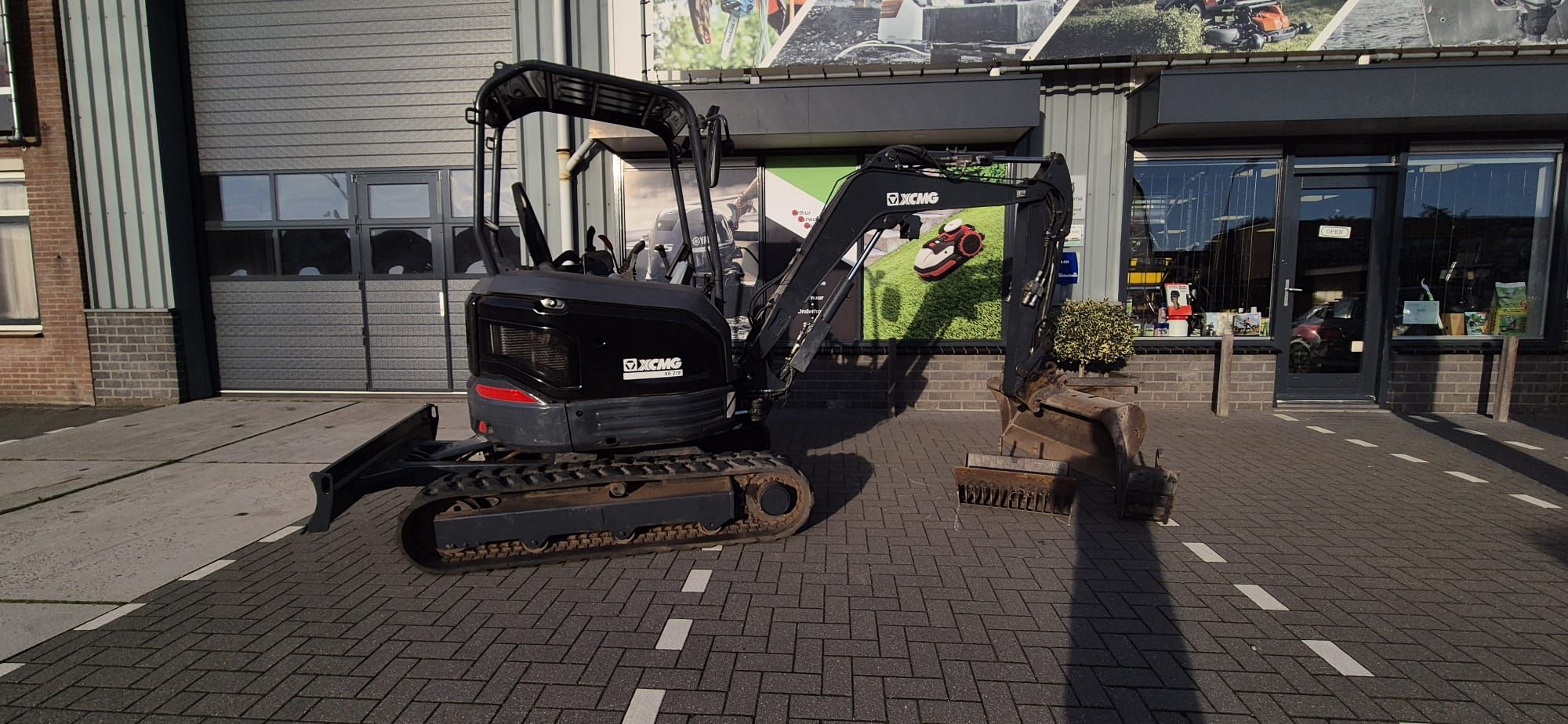 Nette XCMG XE27E minigraver met weinig draaiuren!