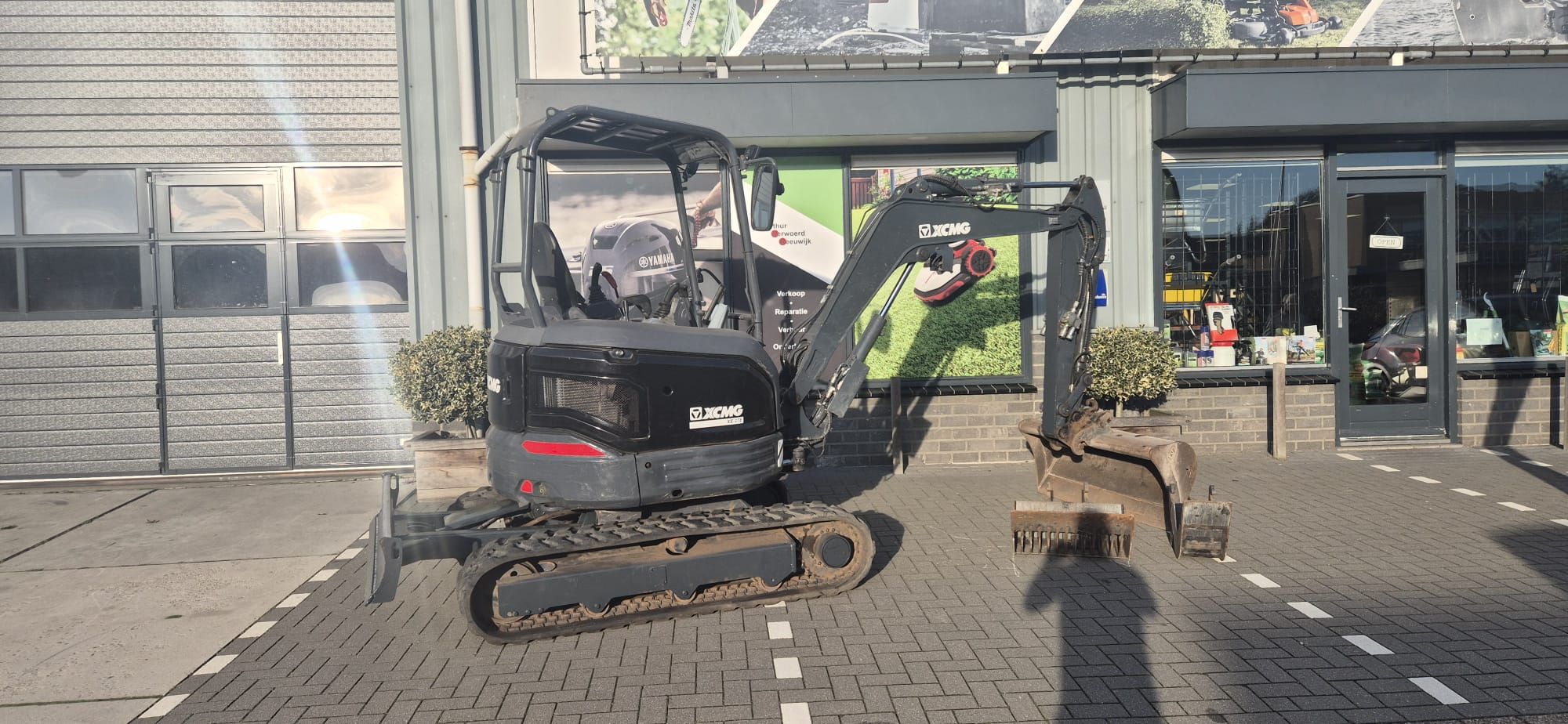Nette XCMG XE27E minigraver met weinig draaiuren!