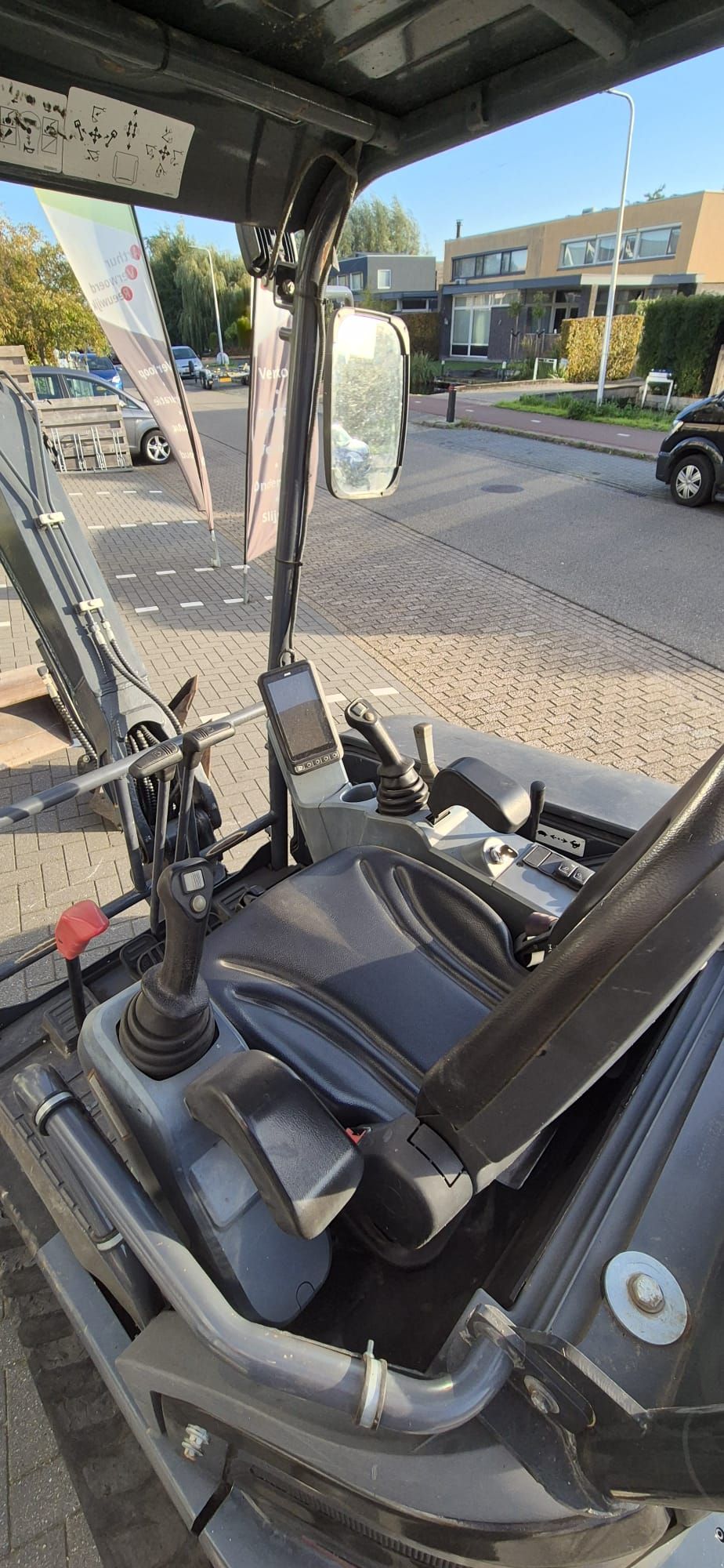Nette XCMG XE27E minigraver met weinig draaiuren!