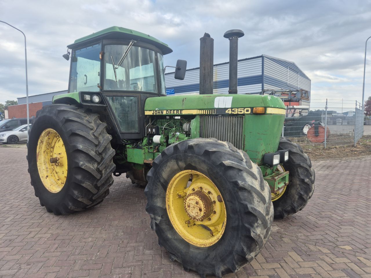 John Deere 4350