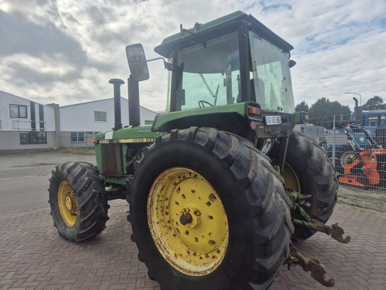 John Deere 4350