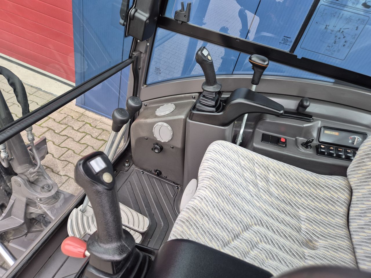 VOLVO EC18D GRAAFMACHINE 341 UUR NIEUWSTAAT PRIJS MARGE