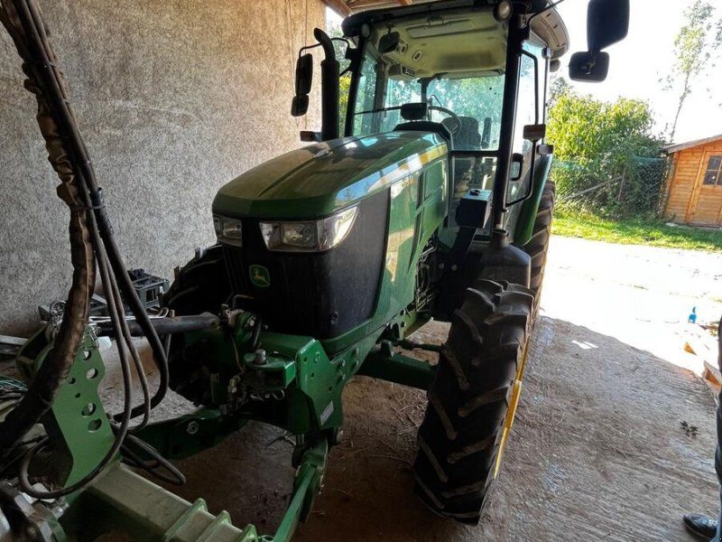 John Deere 5075M