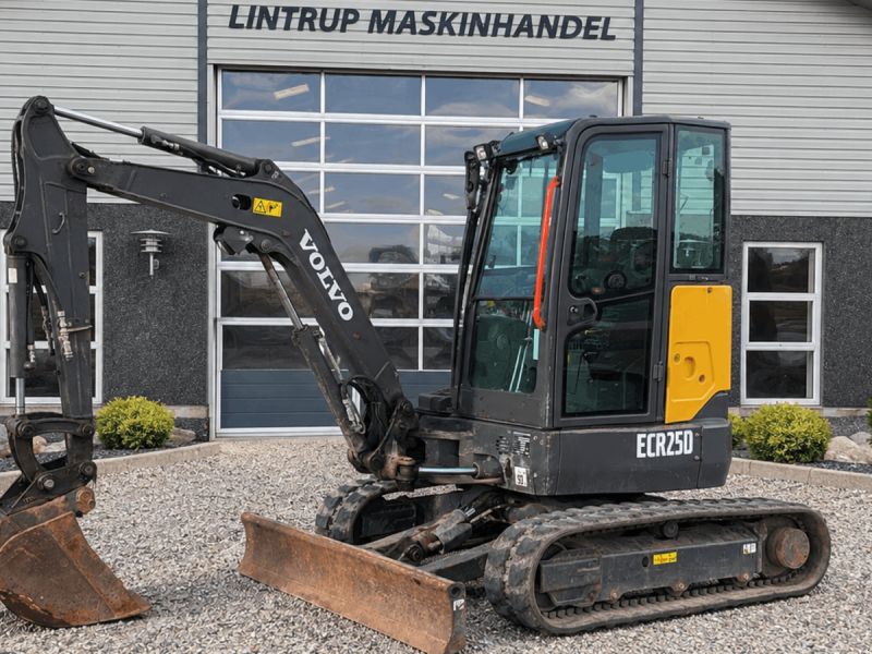 Volvo ECR 25 D Den har 2 speed, lys, lukket kabine med varme, autogas