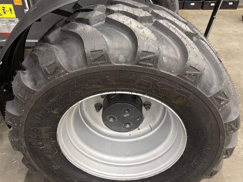 BKT 560/45 R22.5