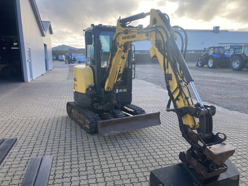 New Holland E26C CAB mini