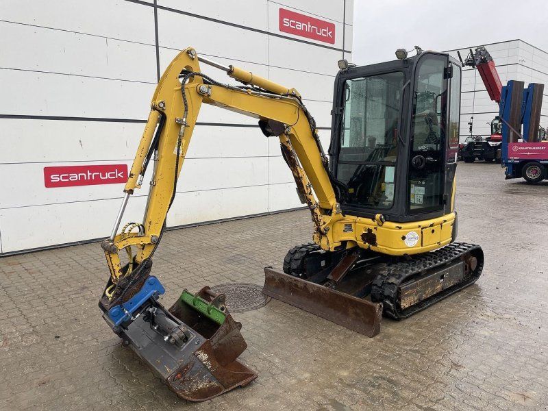 Komatsu PC22MR-3