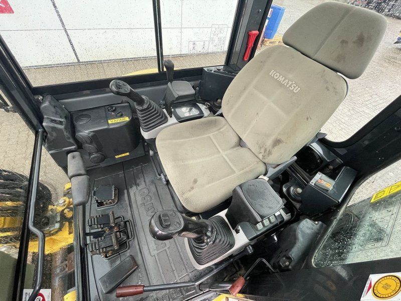 Komatsu PC22MR-3
