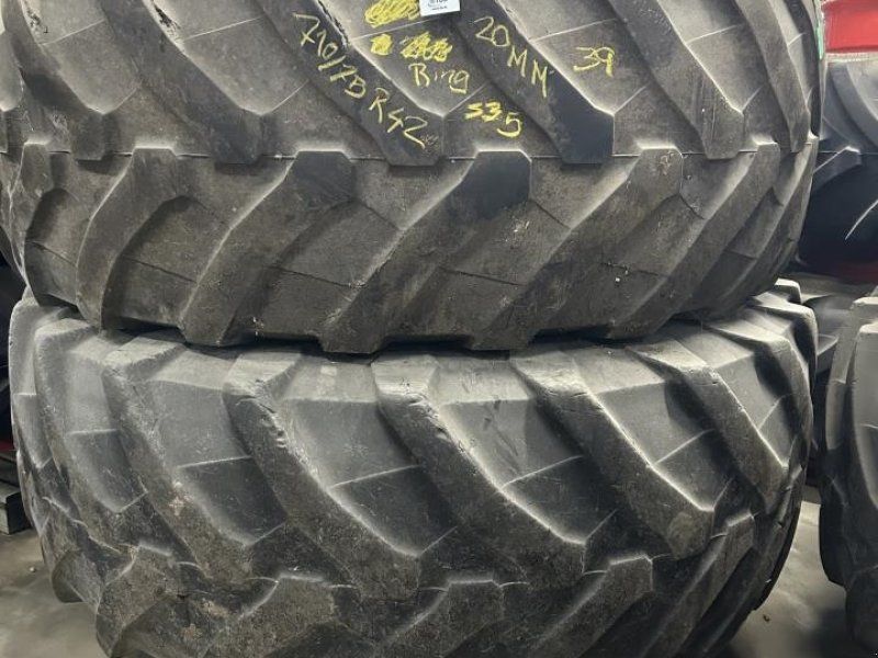710/75 R42 600/70 R