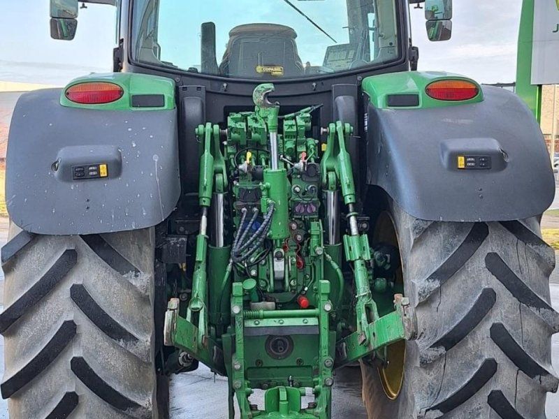 John Deere 6215R