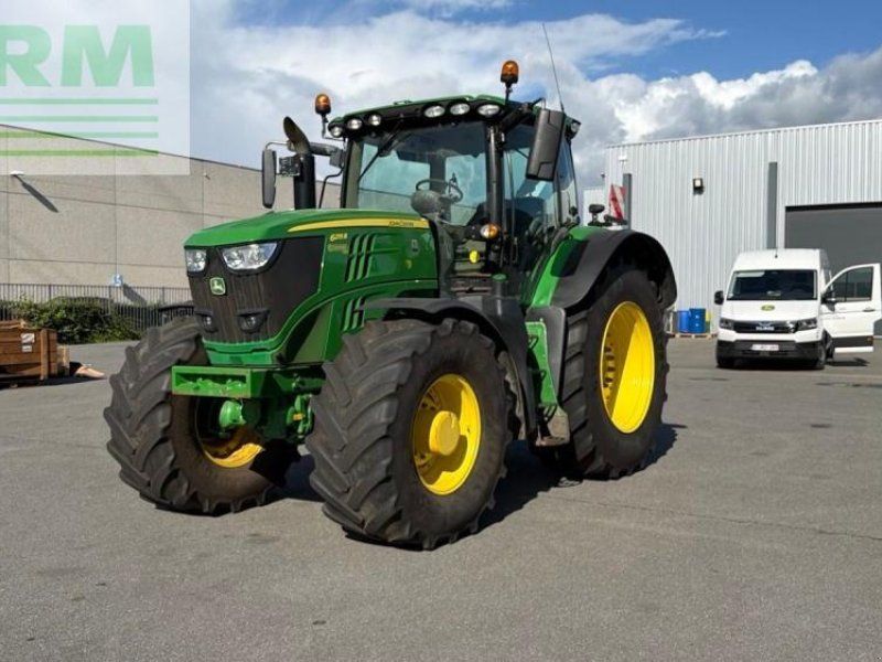John Deere 6215R
