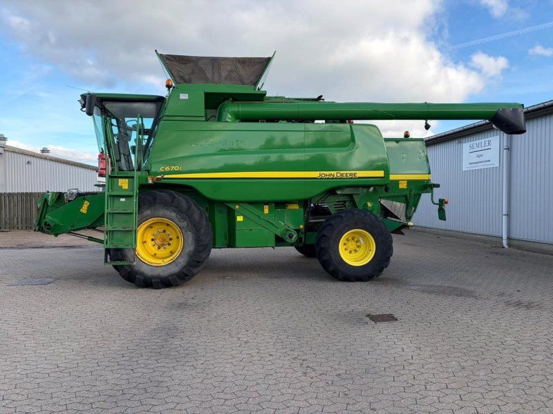 John Deere C670