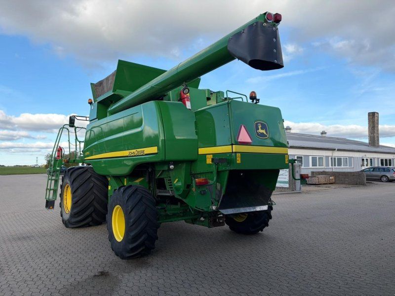 John Deere C670