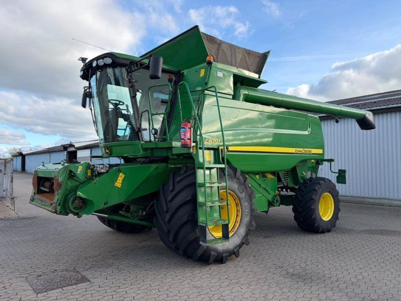 John Deere C670