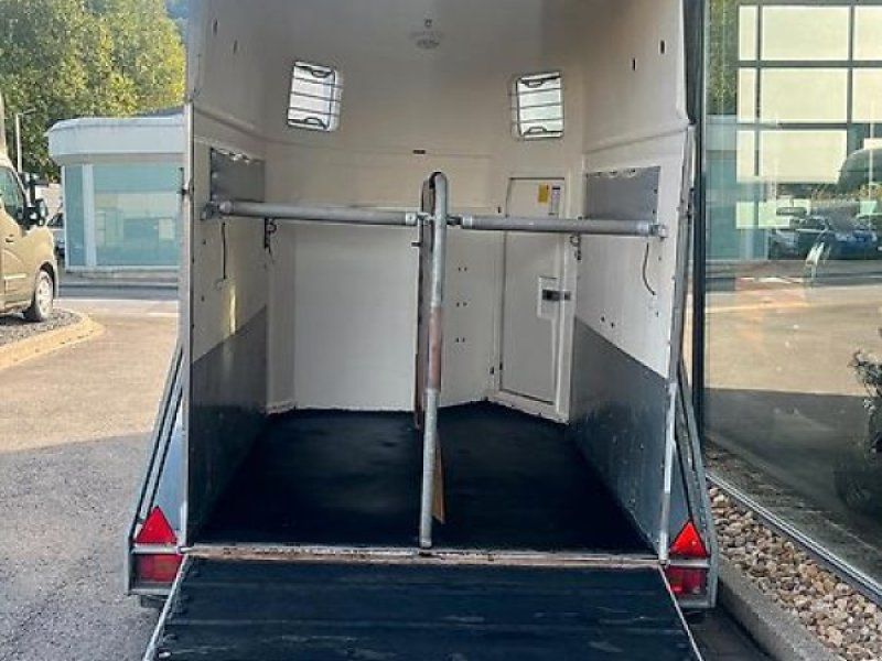 Böckmann Comfort Pferdeanhänger Vollpoly Sattelkammer 2t.