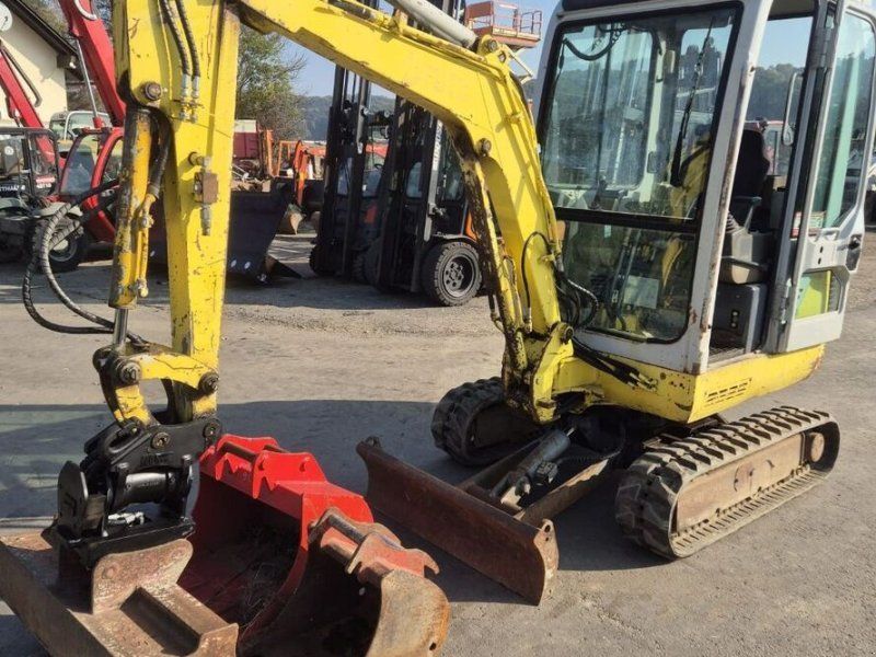 Takeuchi TB 016 neuer POWERTILT + 3 Stk. Löffel