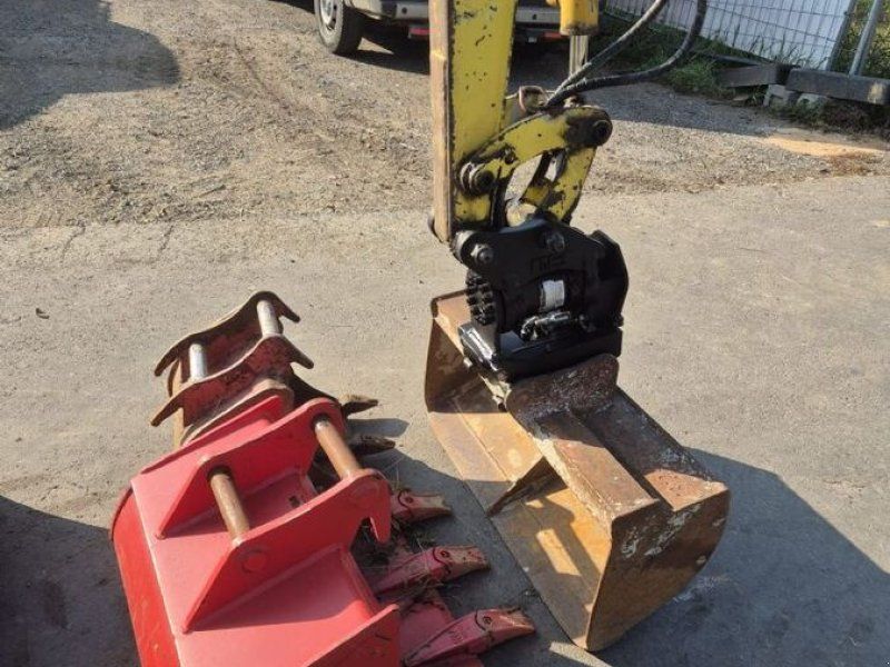 Takeuchi TB 016 neuer POWERTILT + 3 Stk. Löffel
